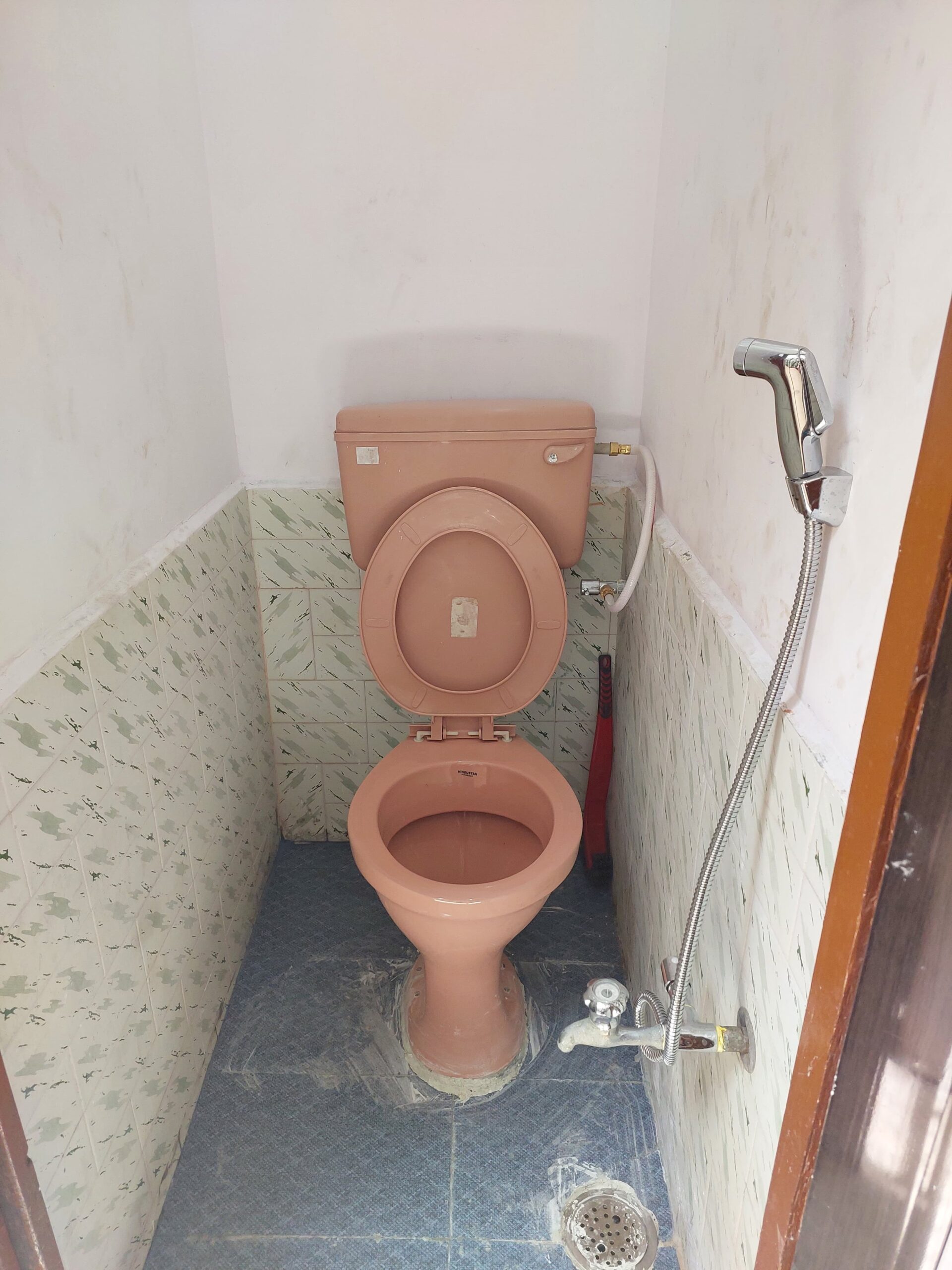 common western toilet in 2bhk in arundhadhi apartment in jayanagar bengaluru